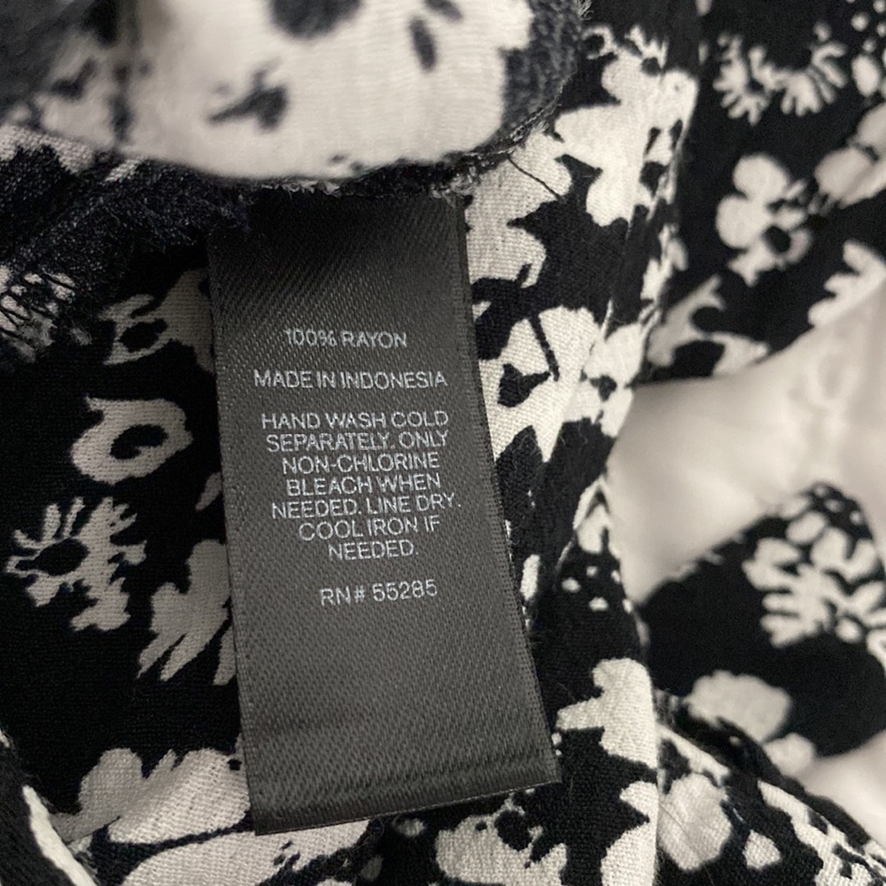 EXPRESS Open Back Romper - Picture 8 of 9